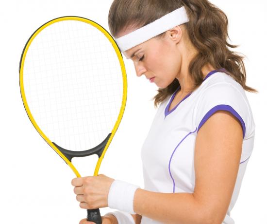 Tennisspielerin in Stresssituation (Quelle: Shutterstock/Alliance)